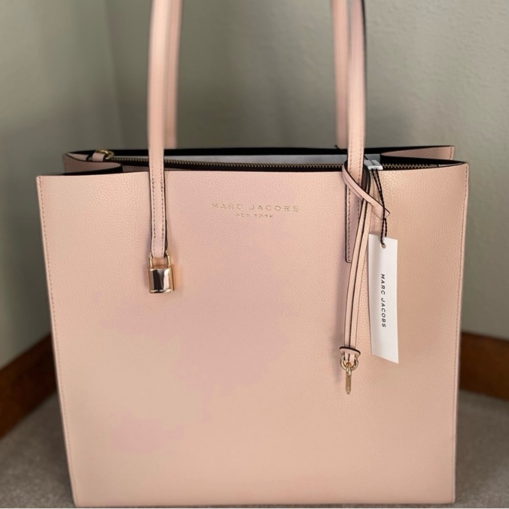 NWT Marc Jacobs light pink Leather Structured Tote with Sleek Design